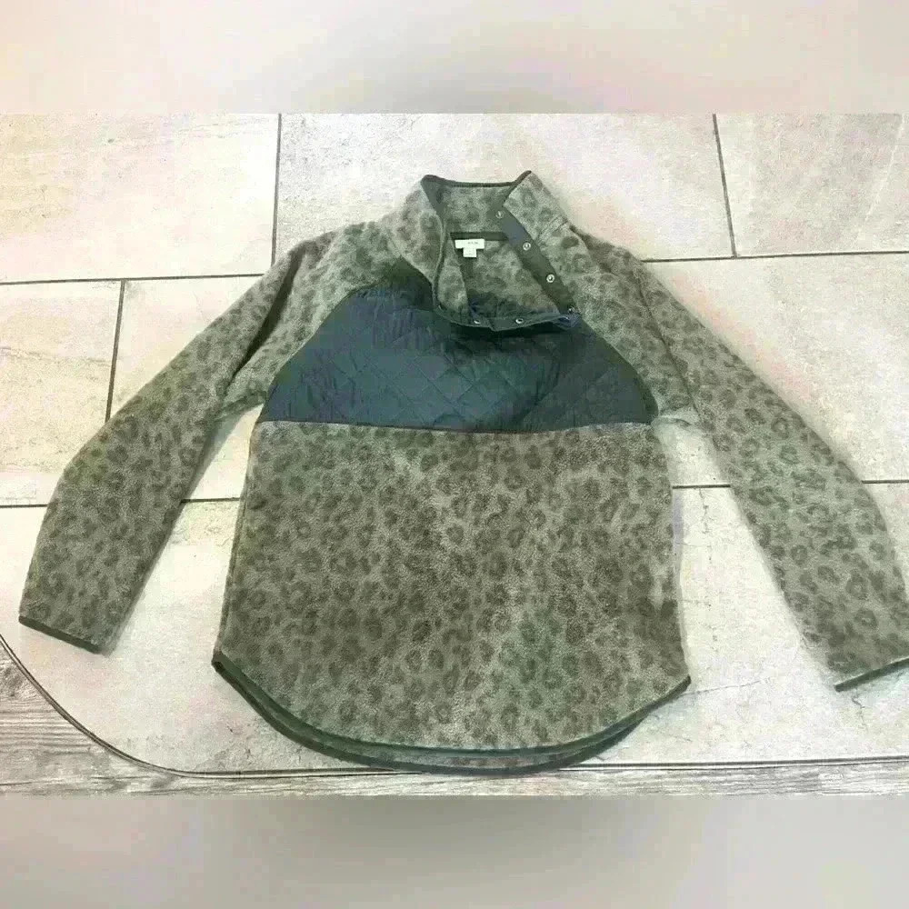 Size small j crew quarter size button fleece jacket